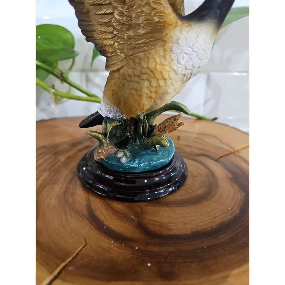 Canadian Goose In Marsh nicer Ready For Flight Figurine 5.25